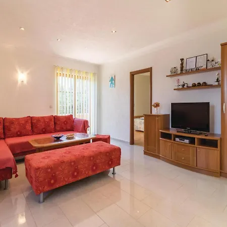 Сasa de vacaciones Five Bedroom Holiday In