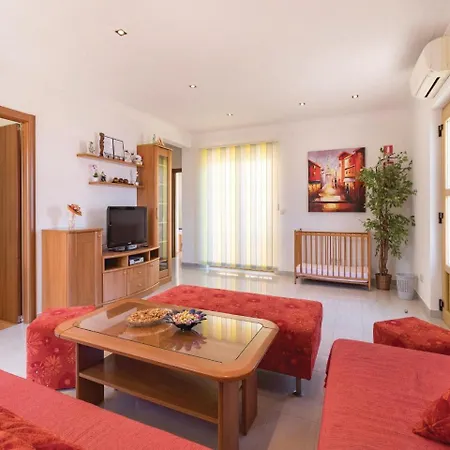 Five Bedroom Holiday In *