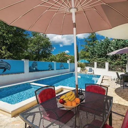Five Bedroom Holiday In Сasa de vacaciones Krnica