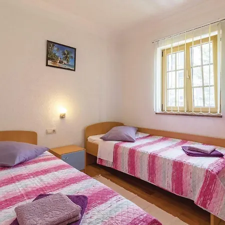 Five Bedroom Holiday In Сasa de vacaciones Krnica