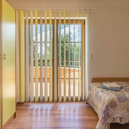 Сasa de vacaciones Five Bedroom Holiday In Krnica
