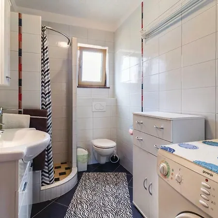 Сasa de vacaciones Five Bedroom Holiday In *